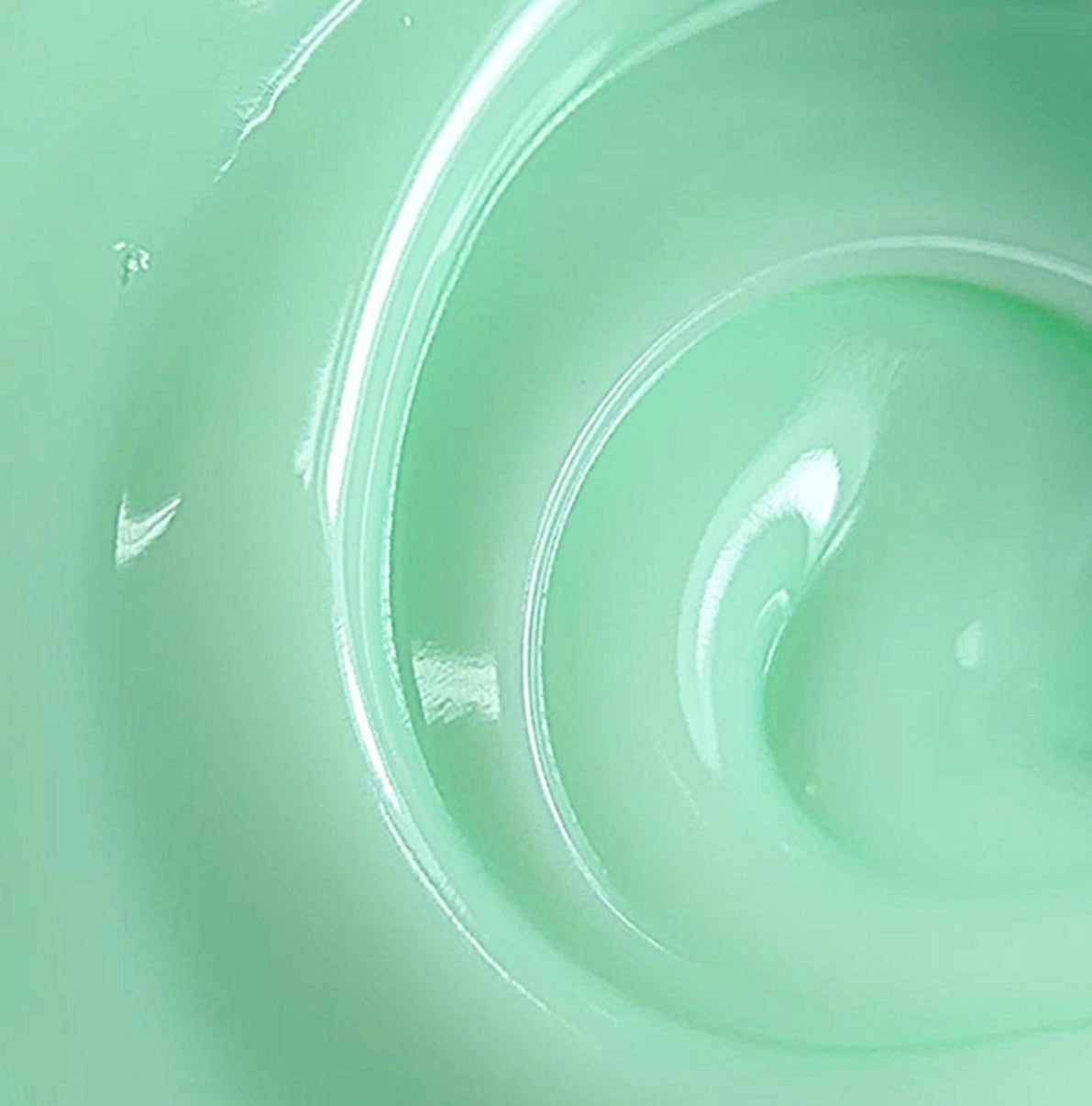 Pastel Liquid Polygel Collection – Zarte Eleganz für moderne Nageldesigns