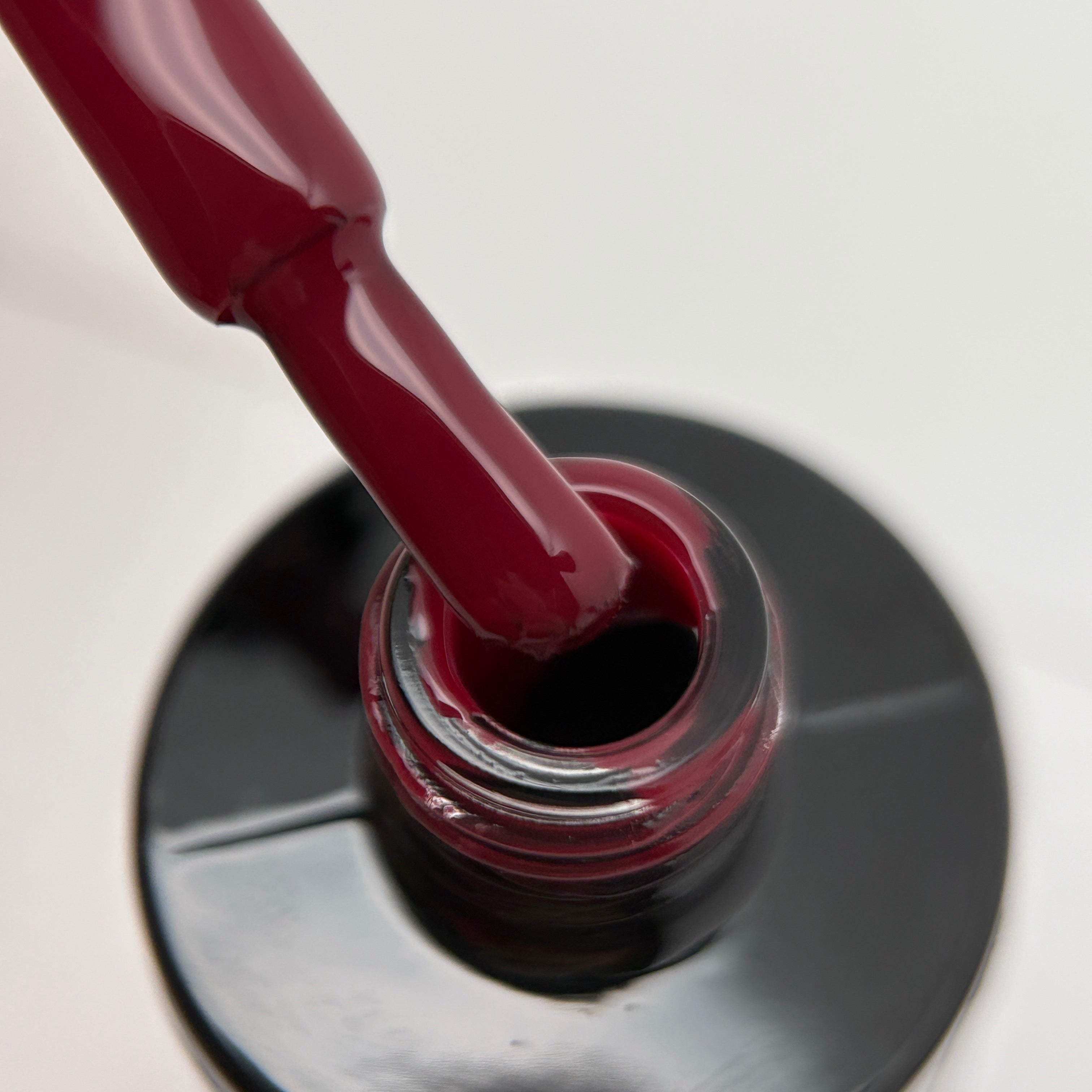 Gel Polish Royal Red 15 ml.