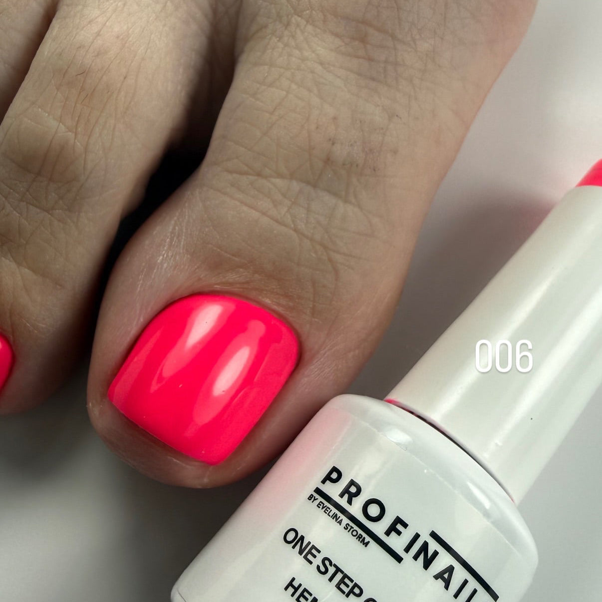 Gel Polish One Step 3 in 1 – Die perfekte Lösung für schnelle, makellose Nägel &amp; Pediküre