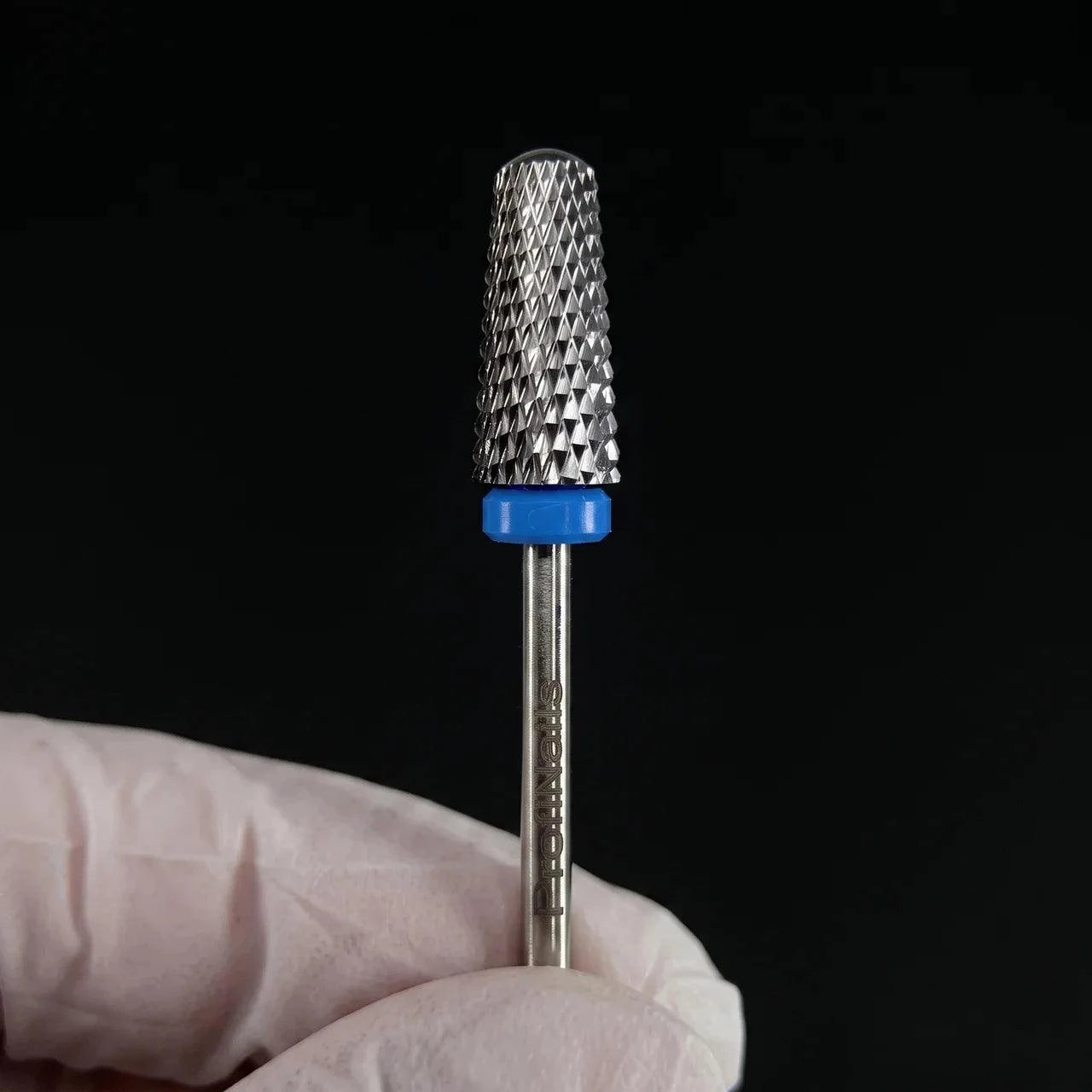 Blauer Hartmetallfräser Kegel für präzises Materialabtragen bei Nageldesign und Modellage