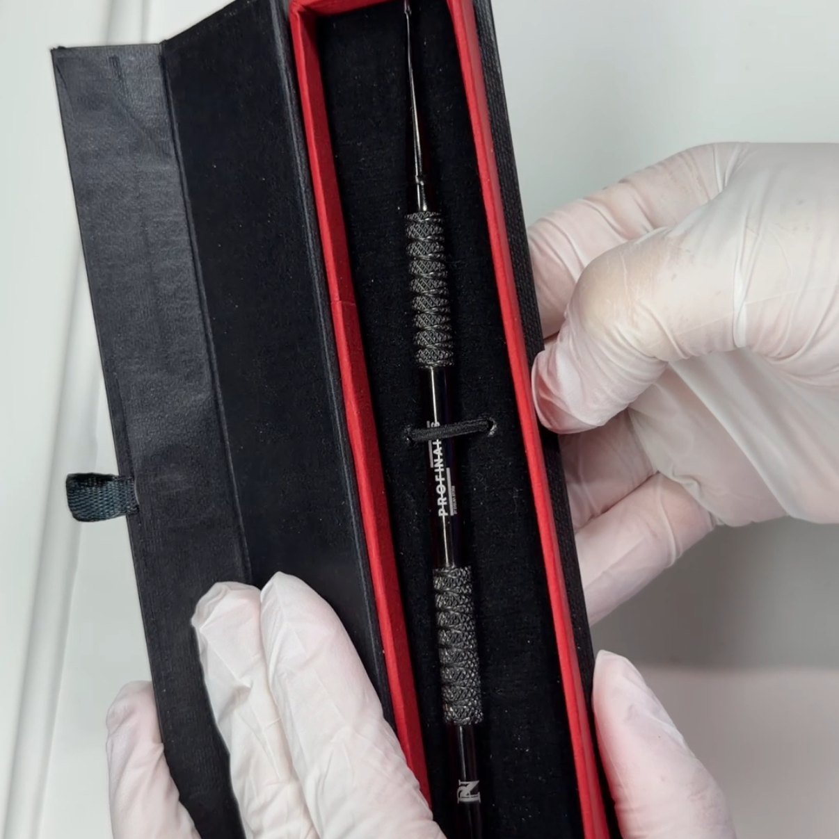 ProfiNails Cuticle Pusher Black – Präziser Nagelhautschieber in Orangenholzstäbchen-Form ProfiNails