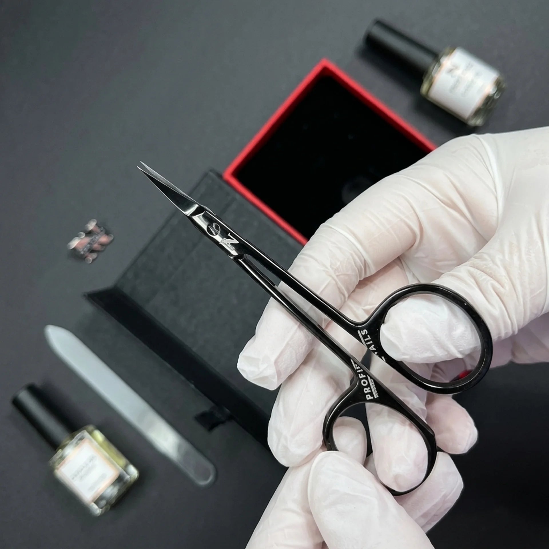 Premium Cuticle Scissors Black – Professionelle Nagelhautschere in Schwarz ProfiNails